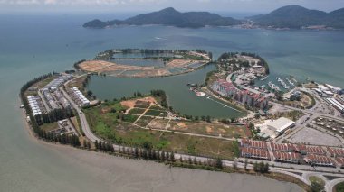 Lumsia, Malezya - 16 Şubat 2024: Lumut Rıhtımı ve Marina Adası Havadan Görünümü