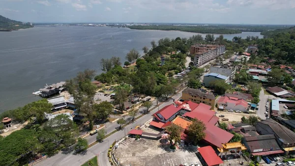 Lumsia, Malezya - 16 Şubat 2024: Lumut Rıhtımı ve Marina Adası Havadan Görünümü