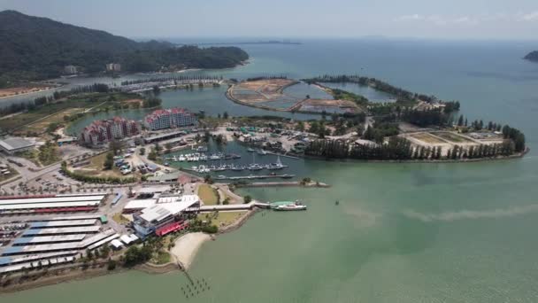 马来西亚卢穆特 2024年2月16日 卢穆特海滨和滨海岛的空中景观 — 图库视频影像