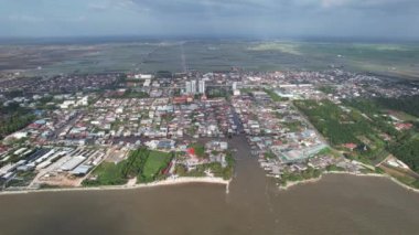 Kuching, Malezya - 9 Mayıs 2024: Galery, Emporium ve Saradise Ticaret Merkezlerinin Havadan Görünümü