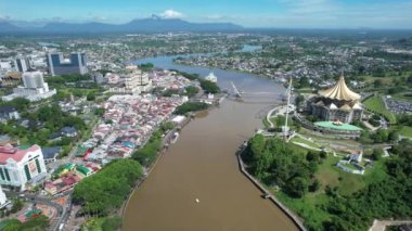 Kuching, Malezya - 9 Mayıs 2024: Galery, Emporium ve Saradise Ticaret Merkezlerinin Havadan Görünümü
