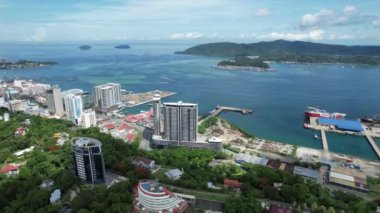 Kota Kinabalu, Malezya 30 Mayıs 2024: Kota Kinabalu Şehir Merkezi Rıhtımı