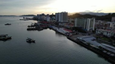 Kota Kinabalu, Malezya 30 Mayıs 2024: Kota Kinabalu Şehir Merkezi Rıhtımı
