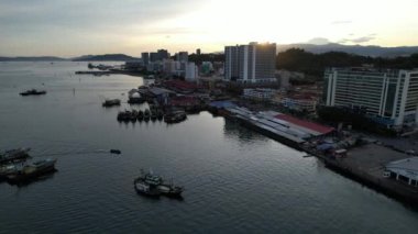 Kota Kinabalu, Malezya 30 Mayıs 2024: Kota Kinabalu Şehir Merkezi Rıhtımı