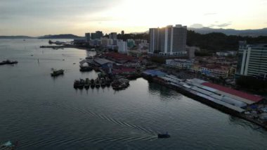 Kota Kinabalu, Malezya 30 Mayıs 2024: Kota Kinabalu Şehir Merkezi Rıhtımı