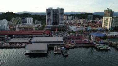 Kota Kinabalu, Malezya 30 Mayıs 2024: Kota Kinabalu Şehir Merkezi Rıhtımı
