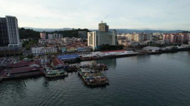 Kota Kinabalu, Malezya 30 Mayıs 2024: Kota Kinabalu Şehir Merkezi Rıhtımı