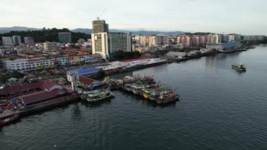 Kota Kinabalu, Malezya 30 Mayıs 2024: Kota Kinabalu Şehir Merkezi Rıhtımı