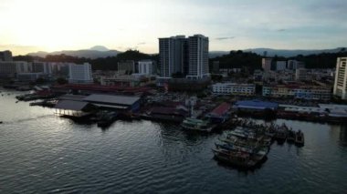 Kota Kinabalu, Malezya 30 Mayıs 2024: Kota Kinabalu Şehir Merkezi Rıhtımı