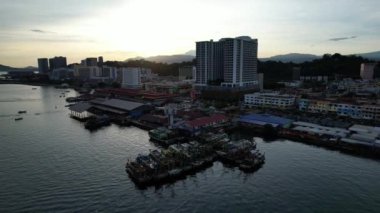 Kota Kinabalu, Malezya 30 Mayıs 2024: Kota Kinabalu Şehir Merkezi Rıhtımı