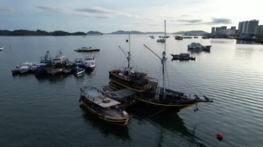 Kota Kinabalu, Malezya 30 Mayıs 2024: Kota Kinabalu Şehir Merkezi Rıhtımı