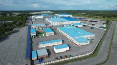 Kuching, Malezya - 9 Nisan 2024: Lotte Enerji Malzemeleri Fabrikası