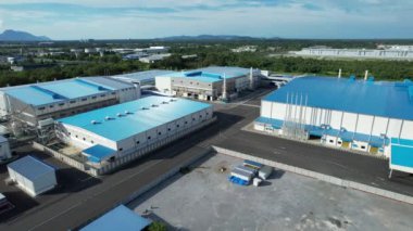 Kuching, Malezya - 9 Nisan 2024: Lotte Enerji Malzemeleri Fabrikası