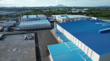 Kuching, Malezya - 9 Nisan 2024: Lotte Enerji Malzemeleri Fabrikası
