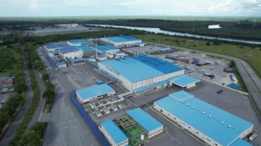 Kuching, Malezya - 9 Nisan 2024: Lotte Enerji Malzemeleri Fabrikası