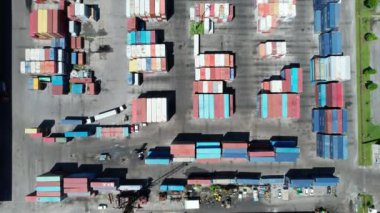 Kuching, Malezya - 5 Haziran 2024: Senari Limanı ve Bekleyen Terminal Limanı