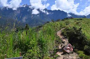 Kundasang, Malezya - 28 Mayıs 2024: Sosodikon Tepesi Kundasang Sabah Hava Görüntüsü