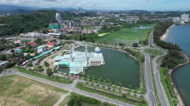 Kota Kinabalu, Malezya 30 Mayıs 2024: Kota Kinabalu 'nun Yüzen Camisi