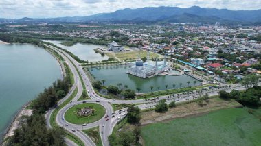 Kota Kinabalu, Malezya 30 Mayıs 2024: Kota Kinabalu 'nun Yüzen Camisi