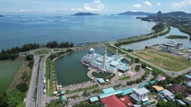Kota Kinabalu, Malezya 30 Mayıs 2024: Kota Kinabalu 'nun Yüzen Camisi