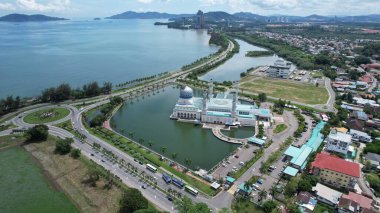 Kota Kinabalu, Malezya 30 Mayıs 2024: Kota Kinabalu 'nun Yüzen Camisi