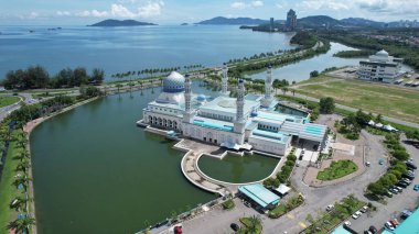 Kota Kinabalu, Malezya 30 Mayıs 2024: Kota Kinabalu 'nun Yüzen Camisi