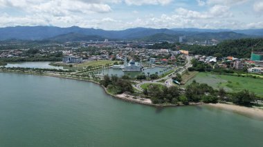 Kota Kinabalu, Malezya 30 Mayıs 2024: Kota Kinabalu 'nun Yüzen Camisi