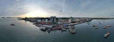 Kota Kinabalu, Malezya 30 Mayıs 2024: Kota Kinabalu Şehir Merkezi Rıhtımı