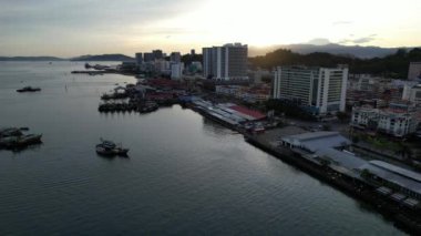 Kota Kinabalu, Malezya 30 Mayıs 2024: Kota Kinabalu Şehir Merkezi Rıhtımı