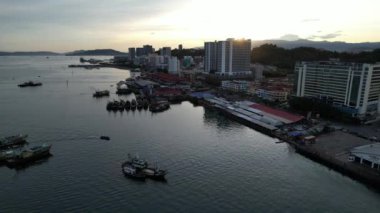 Kota Kinabalu, Malezya 30 Mayıs 2024: Kota Kinabalu Şehir Merkezi Rıhtımı