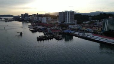 Kota Kinabalu, Malezya 30 Mayıs 2024: Kota Kinabalu Şehir Merkezi Rıhtımı