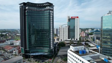 Kuching, Malezya - 21 Haziran 2024: Kuching City 'deki Landmark Binalarının Havadan Görünümü
