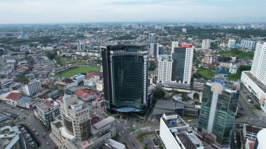 Kuching, Malezya - 21 Haziran 2024: Kuching City 'deki Landmark Binalarının Havadan Görünümü