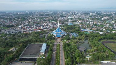 Kuching, Malezya - 21 Haziran 2024: Kuching City 'deki Landmark Binalarının Havadan Görünümü