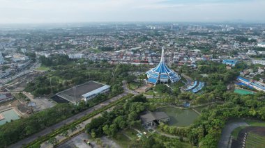 Kuching, Malezya - 21 Haziran 2024: Kuching City 'deki Landmark Binalarının Havadan Görünümü