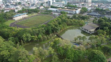 Kuching, Malezya - 21 Haziran 2024: Kuching City 'deki Landmark Binalarının Havadan Görünümü