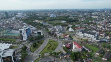 Kuching, Malezya - 21 Haziran 2024: Kuching City 'deki Landmark Binalarının Havadan Görünümü