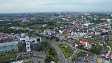 Kuching, Malezya - 21 Haziran 2024: Kuching City 'deki Landmark Binalarının Havadan Görünümü