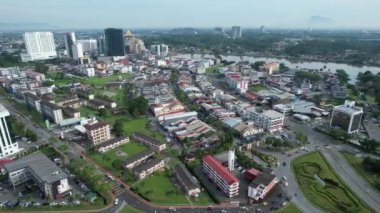 Kuching, Malezya - 21 Haziran 2024: Kuching City 'deki Landmark Binalarının Havadan Görünümü