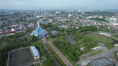 Kuching, Malezya - 21 Haziran 2024: Kuching City 'deki Landmark Binalarının Havadan Görünümü