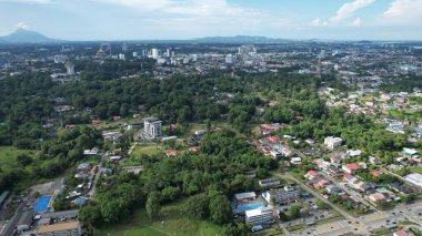 Kuching, Malezya - 21 Haziran 2024: Kuching City 'deki Landmark Binalarının Havadan Görünümü