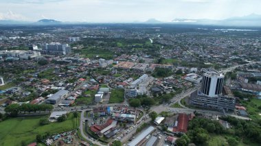Kuching, Malezya - 21 Haziran 2024: Kuching City 'deki Landmark Binalarının Havadan Görünümü