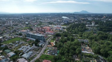 Kuching, Malezya - 21 Haziran 2024: Kuching City 'deki Landmark Binalarının Havadan Görünümü
