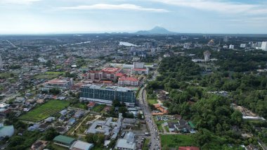 Kuching, Malezya - 21 Haziran 2024: Kuching City 'deki Landmark Binalarının Havadan Görünümü