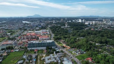 Kuching, Malezya - 21 Haziran 2024: Kuching City 'deki Landmark Binalarının Havadan Görünümü