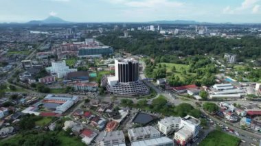 Kuching, Malezya - 21 Haziran 2024: Kuching City 'deki Landmark Binalarının Havadan Görünümü