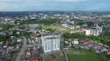 Kuching, Malezya - 21 Haziran 2024: Kuching City 'deki Landmark Binalarının Havadan Görünümü