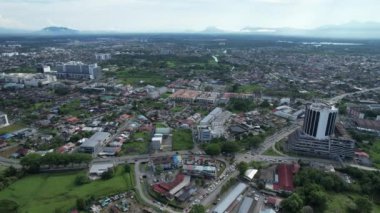 Kuching, Malezya - 21 Haziran 2024: Kuching City 'deki Landmark Binalarının Havadan Görünümü