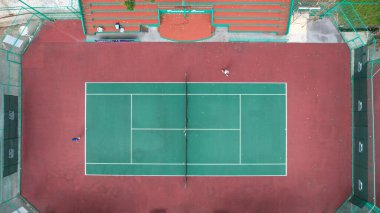 Kuching, Malezya - 29 Haziran 2024: Tenis Sahası ve Basketbol Sahasının Havadan Aşağı Görünümü