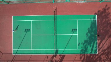 Kuching, Malezya - 29 Haziran 2024: Tenis Sahası ve Basketbol Sahasının Havadan Aşağı Görünümü